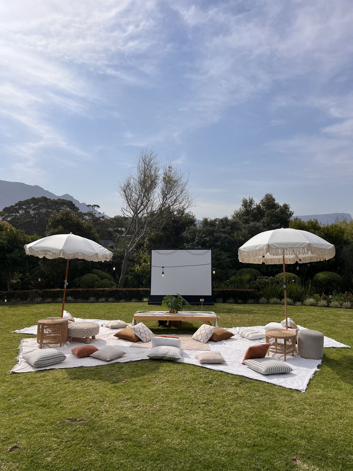 Pop-up cinema on a lawn between white umbrellas